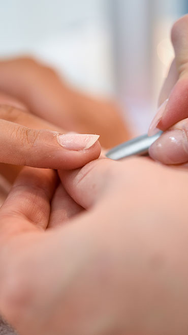 Master de manicura y esmaltado perfecto. Manicura Rusa